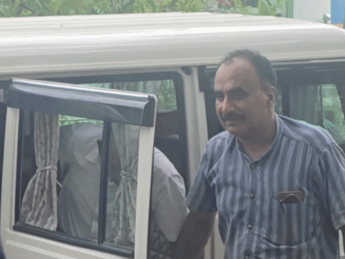कानपुर देहात में जेई 20 हजार रिश्वत लेते गिरफ्तार:एंटी करप्शन ने बिजली विभाग के जूनियर इंजीनियर को रंगे हाथ पकड़ा