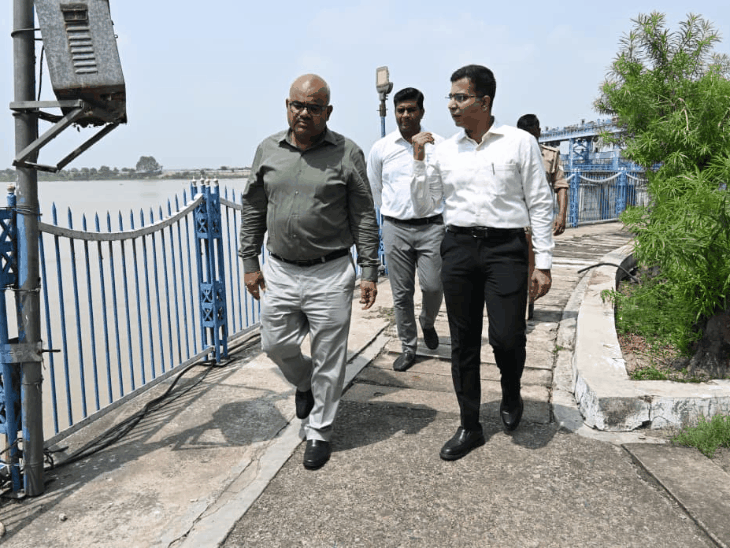 कानपुर में चेतावनी बिंदु के डेढ़ मीटर करीब पहुंची गंगा:डीएम ने गंगा बैराज पर किया निरीक्षण, घाटों पर चेतावनी बोर्ड लगेंगे, पहली बार NDRF तैनात