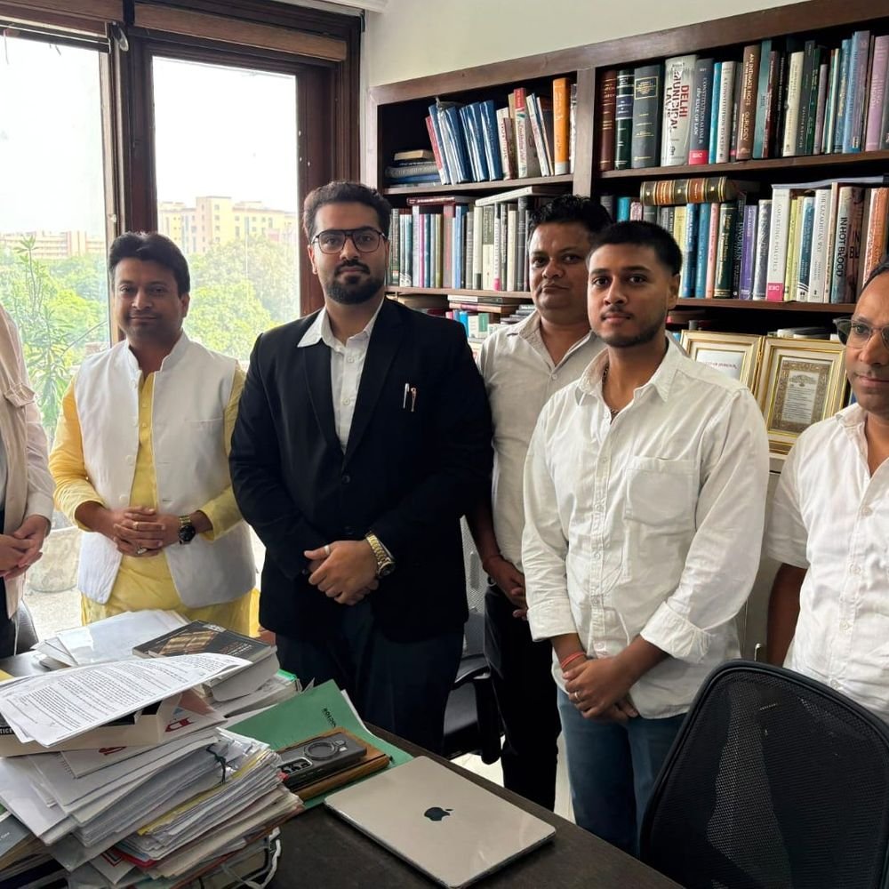 सुप्रीम कोर्ट में व्यापारियों की पैरवी करेंगे सलमान खुर्शीद:सुनवाई से पहले दिन भी मेरठ के व्यापारियों ने मुलाकात कर पैरवी के संबंध में की चर्चा