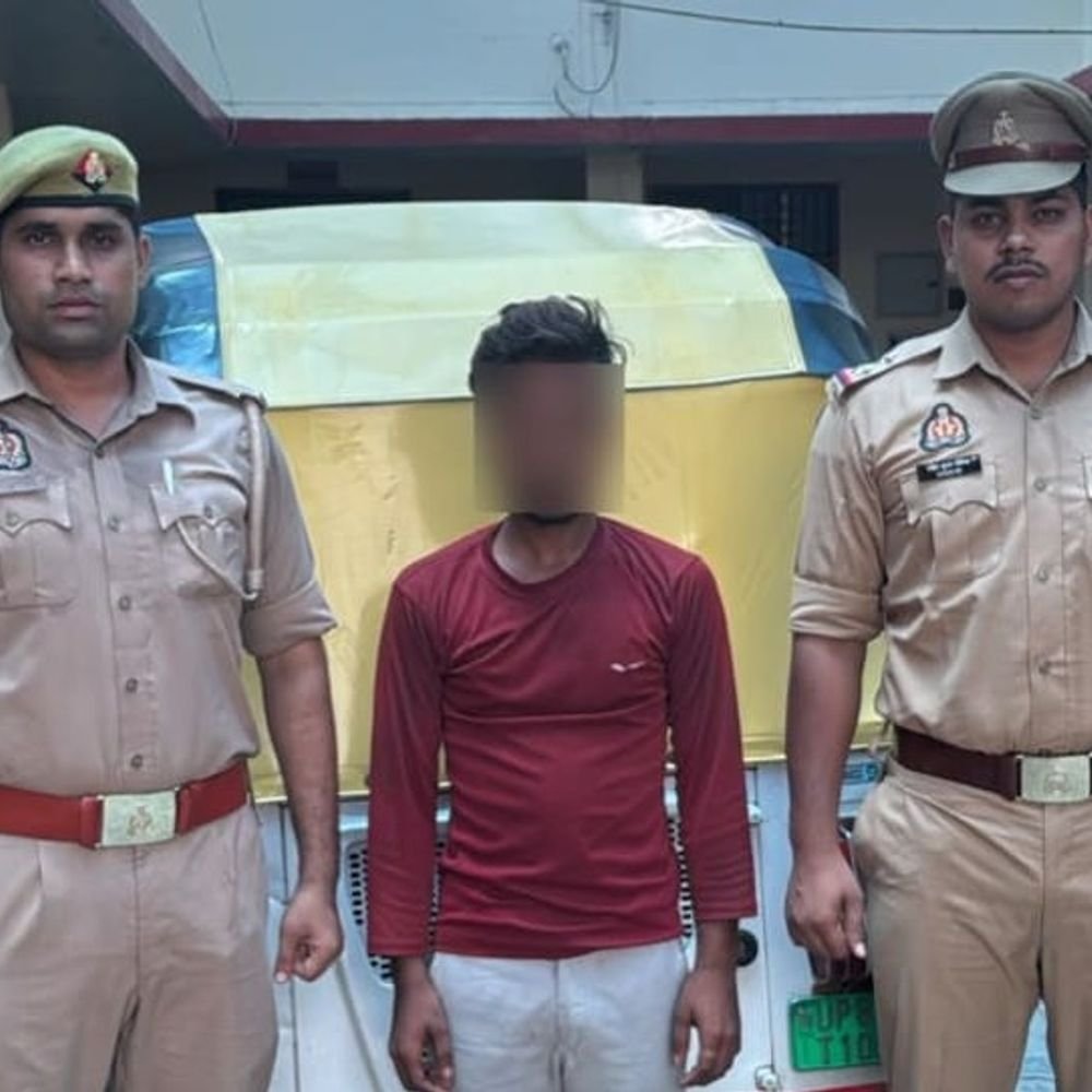 ऑटो में सवारी से पैसे छीनने वाला आरोपी गिरफ्तार:पैसे बांट के कर दिए खर्च, ऑटो और मोबाइल बरामद, दूसरा आरोपी हुआ फरार