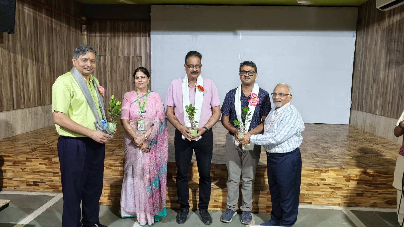 मजबूत बनें, सक्रिय रहें, सुरक्षित रहें