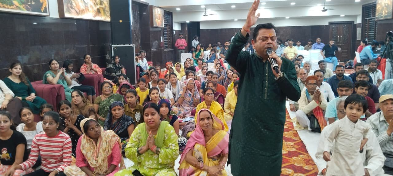 झूले में विराजे लखदातार भक्त हुए भावविभोर