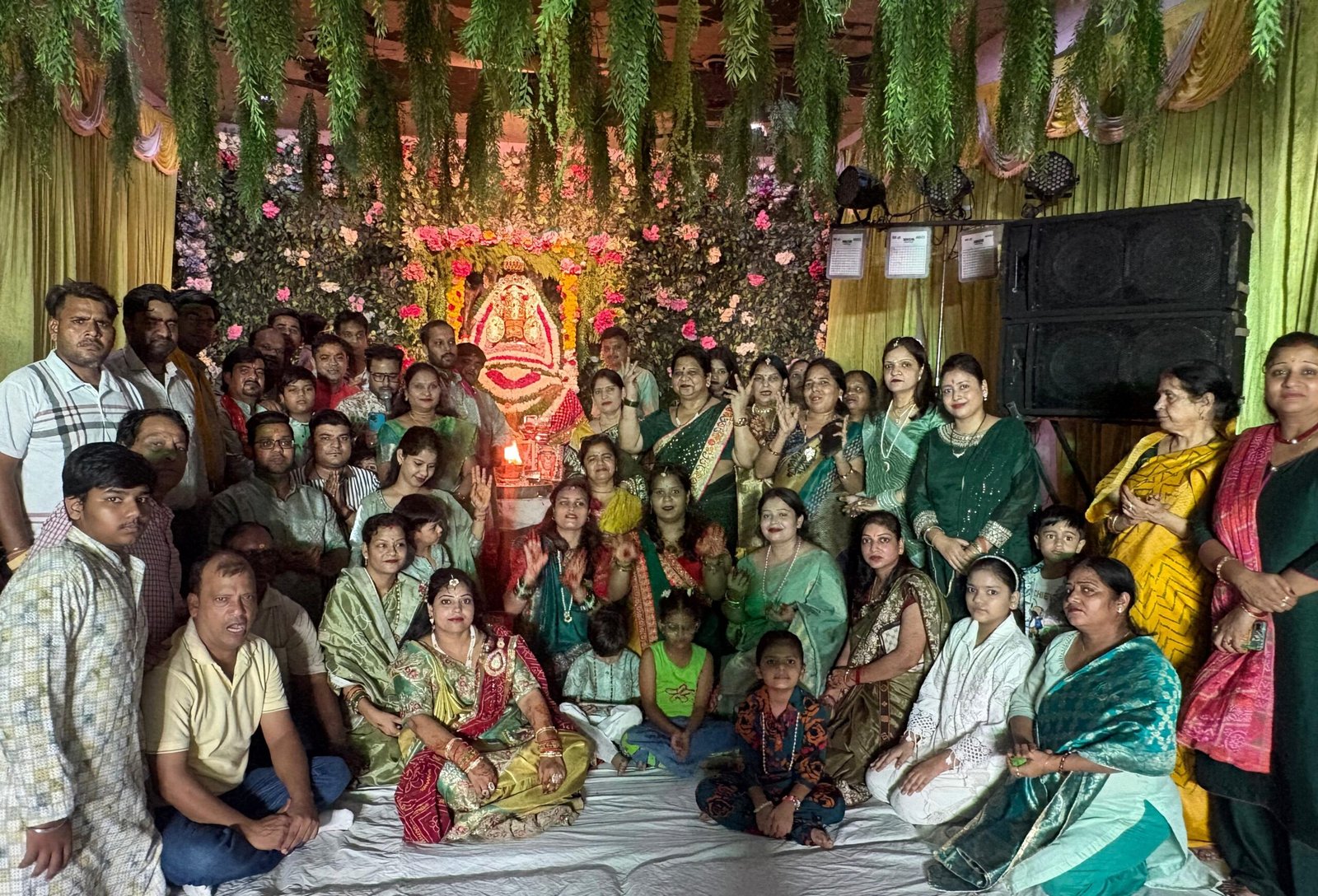 भजनों की रसधार में झूमे श्याम प्रेमी, 101 दीपों से हुई बाबा की भव्य आरती