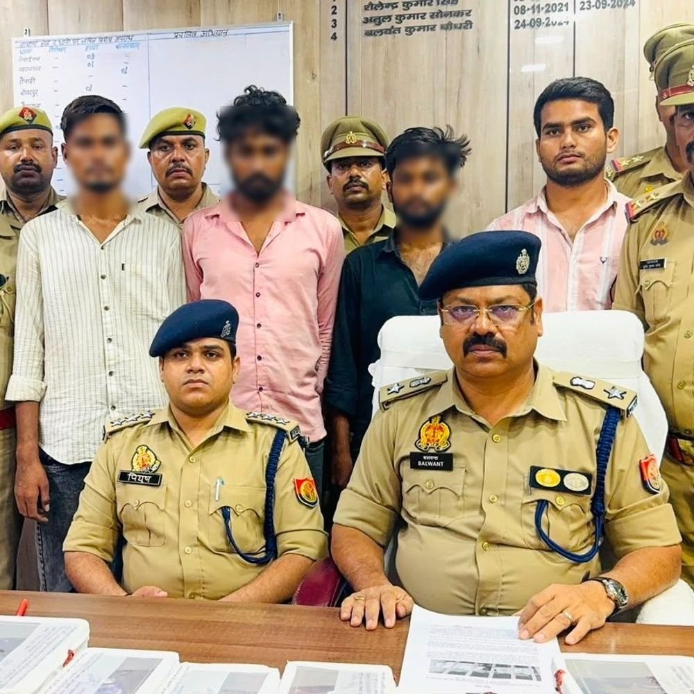 अयोध्या-अमेठी में लूट करने वाले 3 गिरफ्तार:SP ग्रामीण बोले- दहशत फैलाने के लिए असली तमंचा और नकली पिस्टल रखते थे