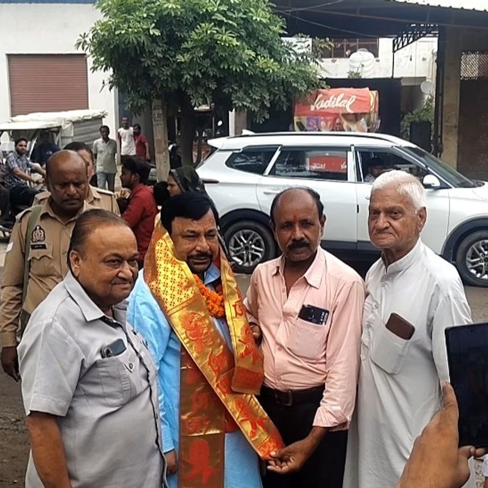 अखिलेश यादव की राजनीतिक स्थिति रोज खराब हो रही:एटा पहुंचे प्रभारी मंत्री, बोले- क्षेत्रीय अध्यक्ष ने 2027 से पहले बूथ मजबूत करने पर दिया जोर