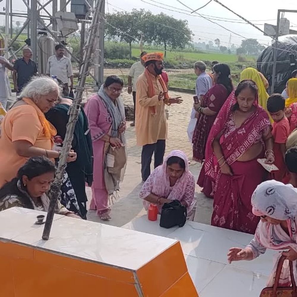 संभल में निकली 24 कोसीय परिक्रमा:68 तीर्थों और 19 कूपों पर जलाभिषेक, 87 देवस्थलों के अभियान की शुरुआत
