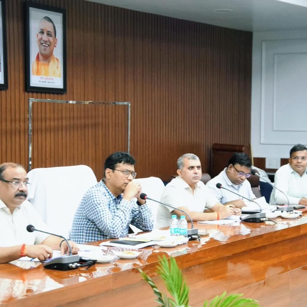 अधूरे आंगनबाड़ी केंद्रों और CDPO कार्यालयों पर डीएम नाराज:लखीमपुर में जिला पोषण समिति की बैठक, डीएम ने निर्माण कार्य समय से पूरा करने के निर्देश
