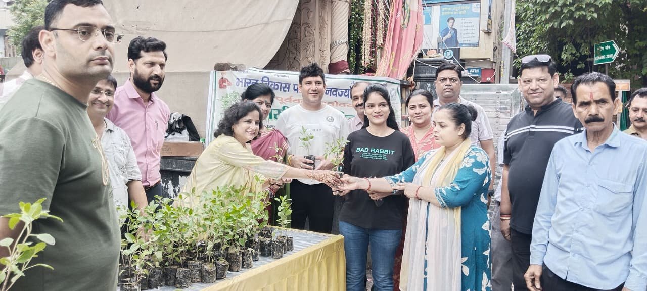 संस्कृति माह में भारत विकास परिषद नवज्योति शाखा ने वितरित किए 251 तुलसी के पौधे