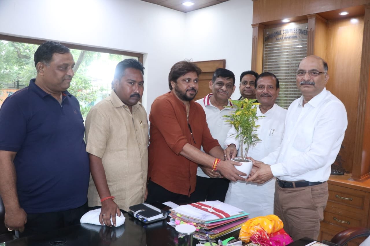 जनकपुरी महोत्सव से पहले विकास कार्यों को मिलेगी रफ्तार, मंडलायुक्त से समिति ने रखीं प्रमुख मांगें