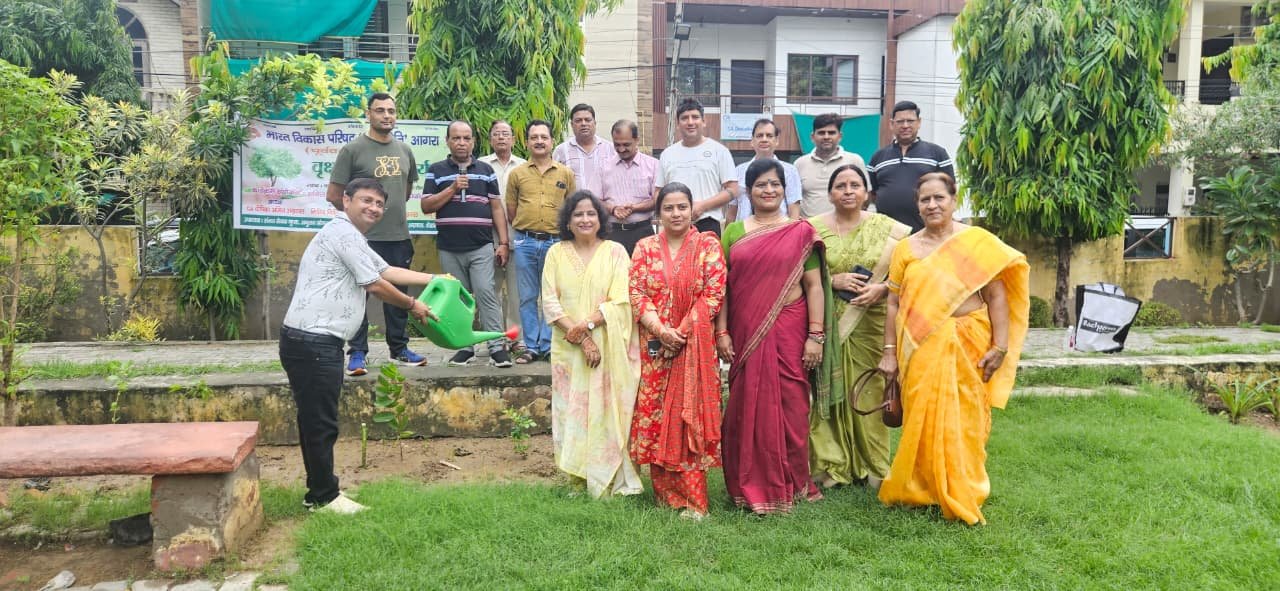 भारत विकास परिषद नवज्योति ने रोपे 51 फलदार एवं छायादार पौधे
