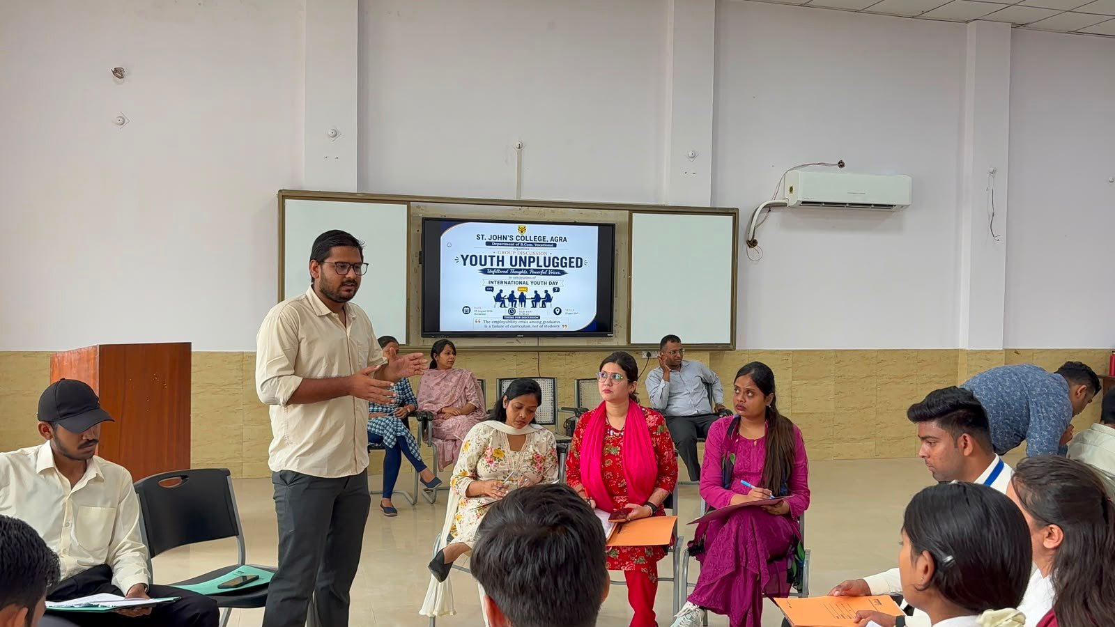 सेंट जॉन्स कॉलेज में “यूथ अनप्लग्ड” ग्रुप डिस्कशन में हुआ विचारों का आदान प्रदान