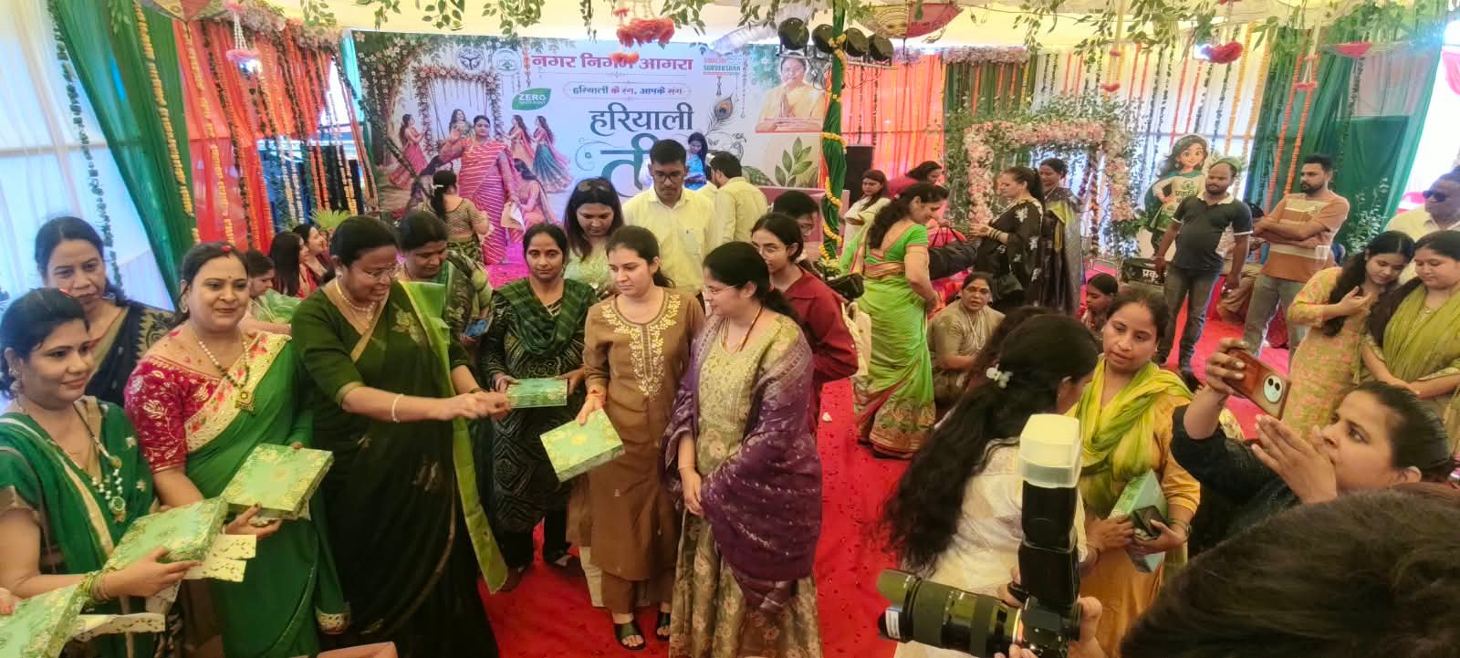 हरियाली तीज महोत्सव : 400 महिलाओं ने लिया स्वच्छता का संकल्प