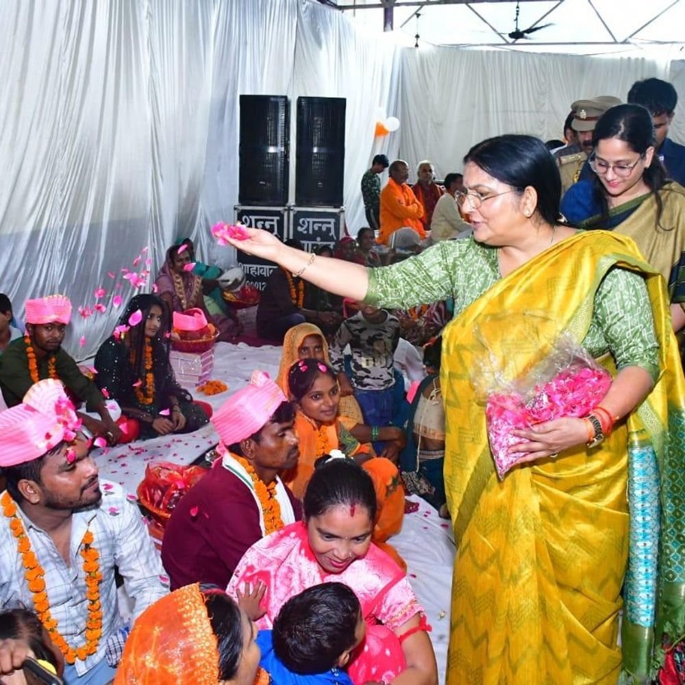 हरदोई में 255 जोड़ों ने थामा एक-दूसरे का हाथ:दो स्थानों पर हुए सामूहिक विवाह समारोह, पिहानी में 118 और शाहाबाद में 137 जोड़ों का विवाह