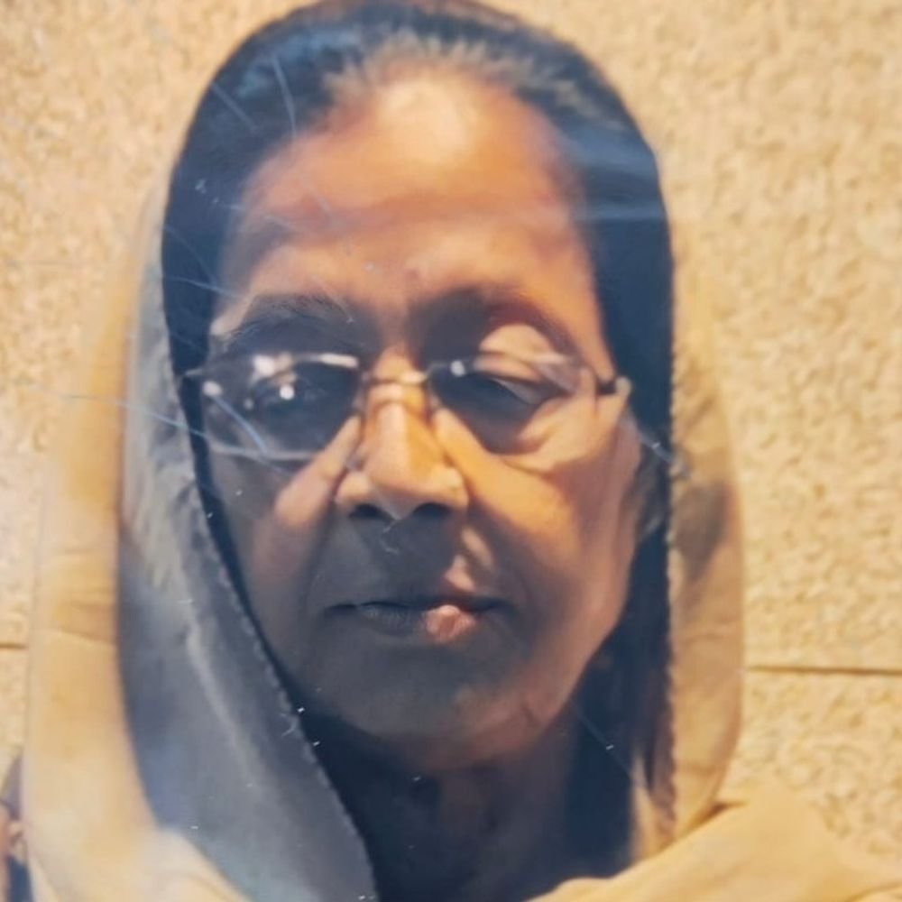 घर में अकेली रह रही बुजुर्ग महिला की मौत:चोरी के बाद हत्या का आरोप, पुलिस ने चोरी से इनकार किया