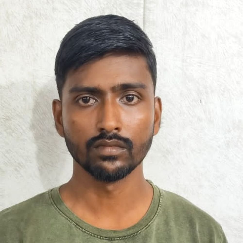 अयोध्या में रिश्वत लेने का आरोपी लेखपाल सस्पेंड:10 हजार रुपए लेते एंटी करप्शन टीम ने पकड़ा था, खेत की पैमाइश के बदले मांगे थे