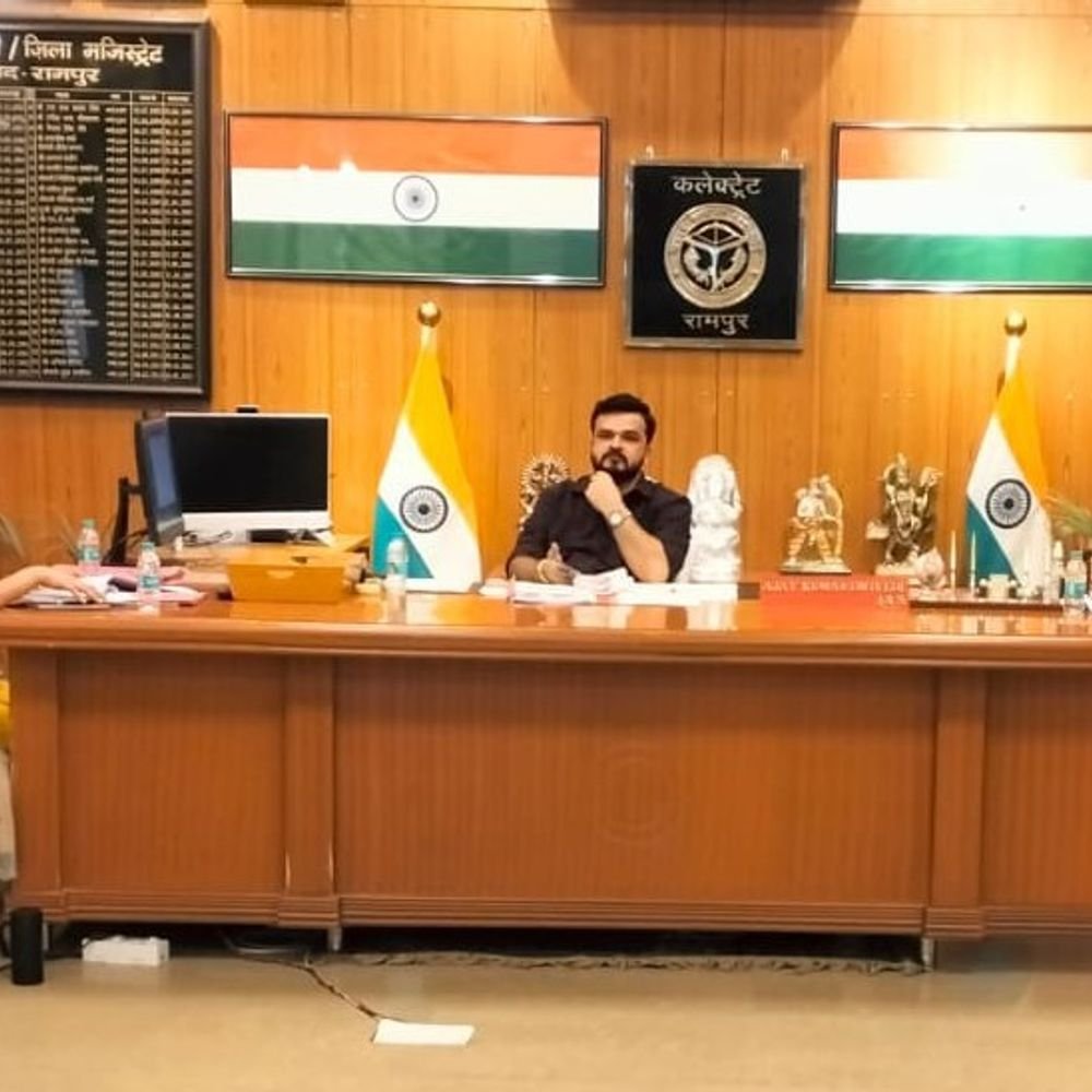 डीएम ने शिक्षा व्यवस्था परखी, गुणवत्ता सुधारने के निर्देश दिए:रामपुर में जिला शिक्षा समिति की बैठक में निर्माण कार्य जल्द पूरा करने को कहा