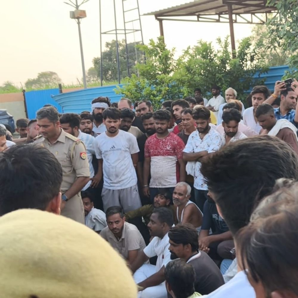 मेरठ में अंकज कश्यप की करंट से मौत पर हंगामा:परिवार को न्याय, मुआवजे और रोजगार की मांग को लेकर प्रदर्शन