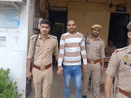 25 हजार का इनामी हत्यारोपी पुणे से अरेस्ट:रिश्तेदार को फोन करने पर पहुंची ग्वालटोली पुलिस, करंट लगने पर दोस्त को गंगा में फेका था