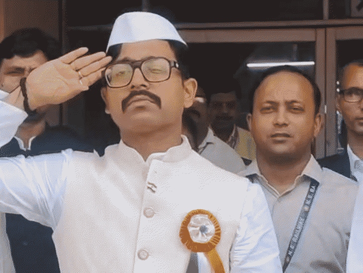 गोरखपुर रेलवे स्टेशन को अव्वल बनाने का संकल्प:स्टेशन डायरेक्टर ने तिरंगा लहराया, अधिकारियों-कर्मचारियों ने एकता की शपथ ली