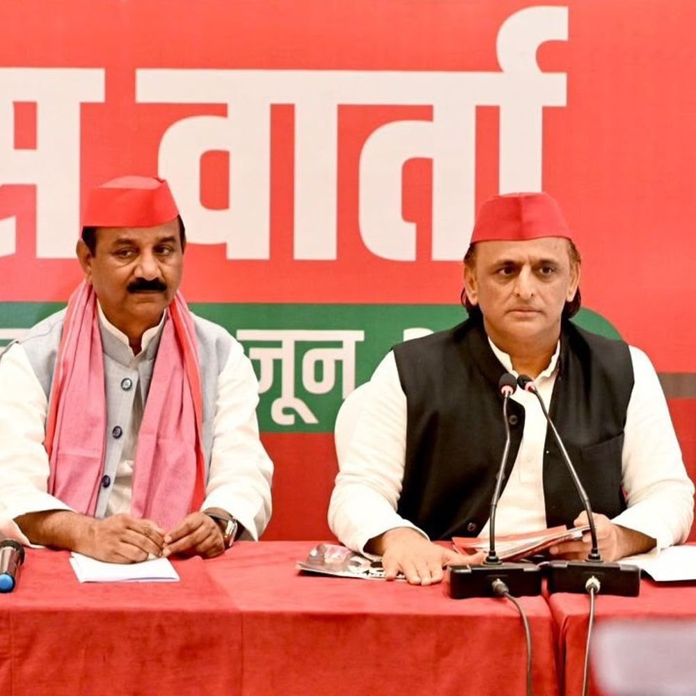 हवा का रुख बदला तो टूटने लगीं ‘शाखाएं’…:राजर्षि टंडन मुक्त विश्वविद्यालय के कुलपति के इस्तीफे पर अखिलेश का तंज