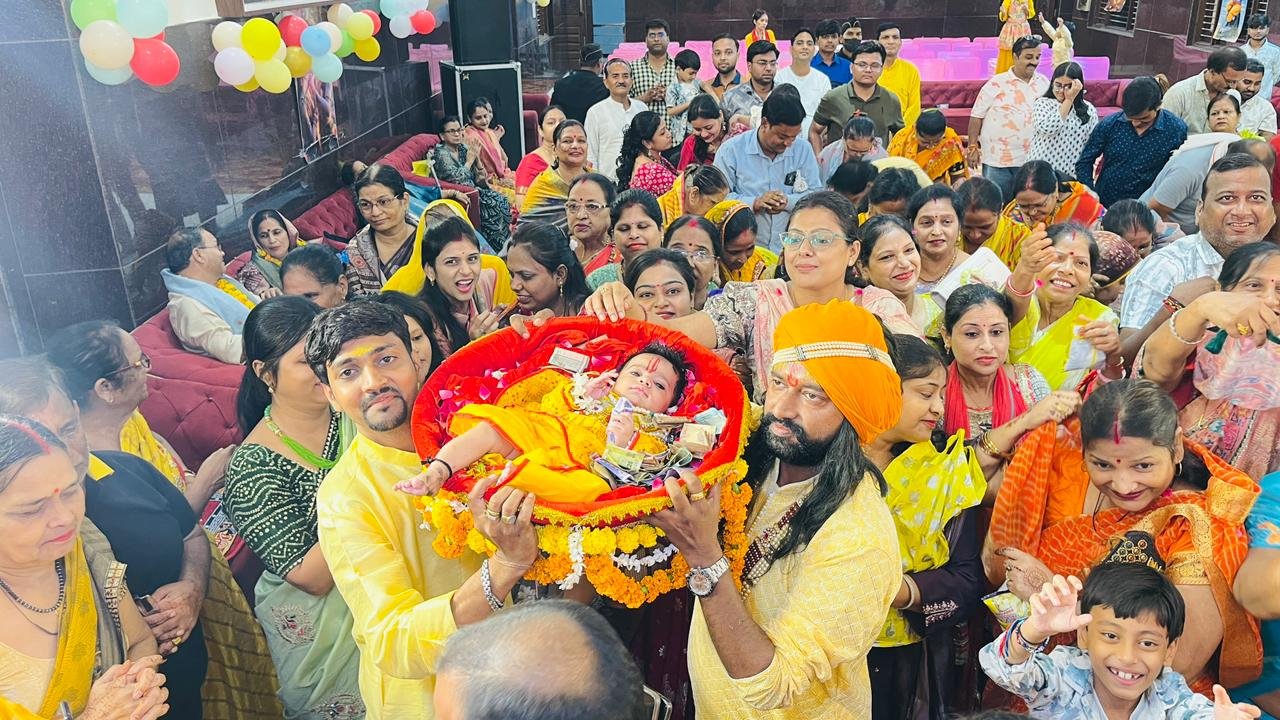 नंदोत्सव में छाया आनंद, भजनों पर झूम उठे श्रद्धालु