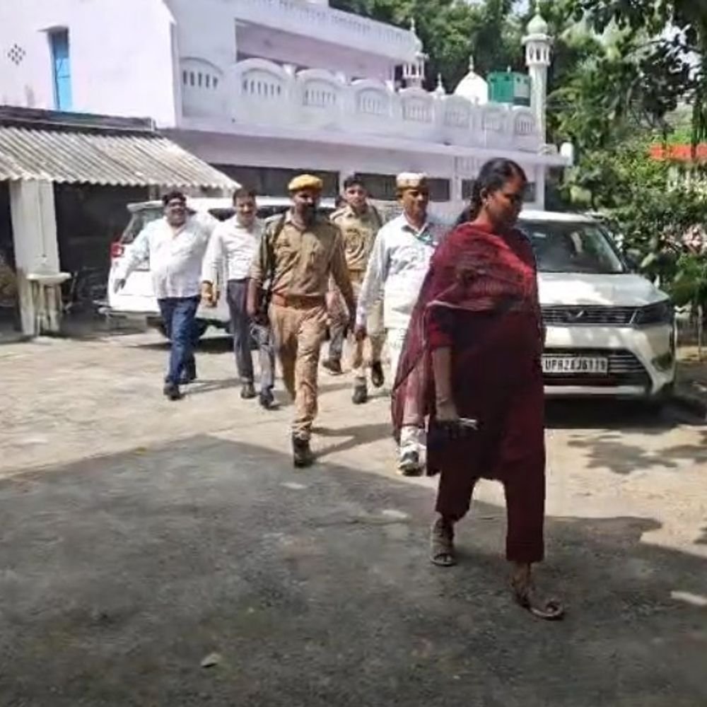 आगरा खंड स्नातक-शिक्षक चुनाव के लिए फ्लाइंग स्क्वायड गठित:तीनों तहसीलों में अधिकारी और पुलिस तैनात, चुनावी गतिविधियों पर रखेंगे नजर