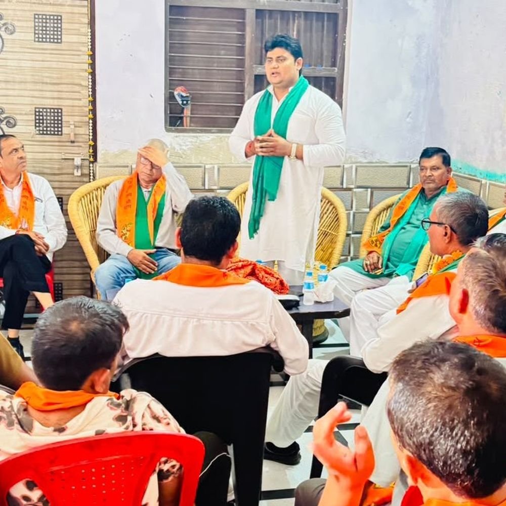 नोएडा में किसान 23 सितंबर को कलेक्ट्रेट घेरेंगे:10% आबादी प्लॉट और समान मुआवजा समेत 5 मांगें रखीं, रौनीजा में जुटे पदाधिकारी