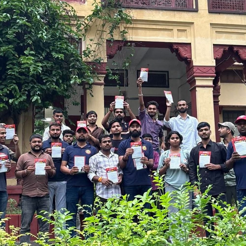 बीएचयू में पीडीए का जागरूकता अभियान:छात्रों से संवाद कर उनकी समस्याओं, सुझावों और अधिकारों को लेकर चर्चा की
