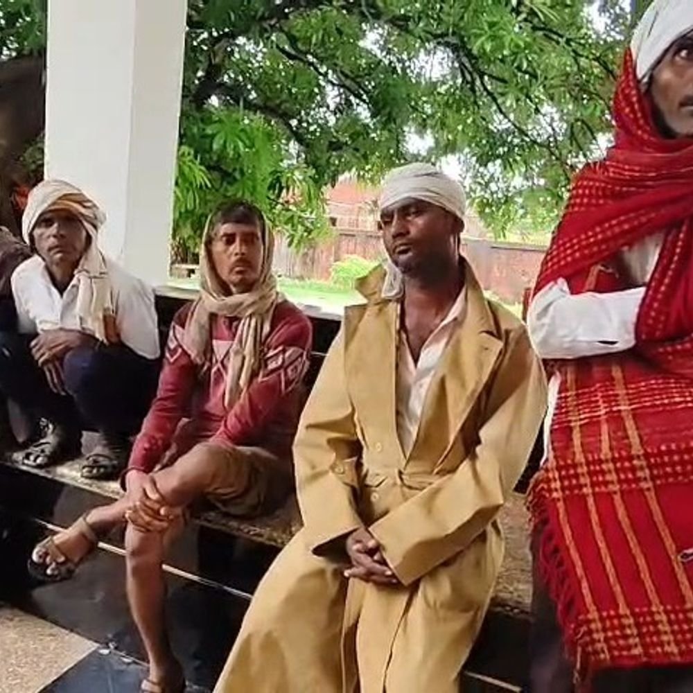 ट्रेन की चपेट में आने से युवक की मौत:इटावा में रेलवे ट्रैक पर हुआ हादसा, कपड़े और छाते से हुई पहचान