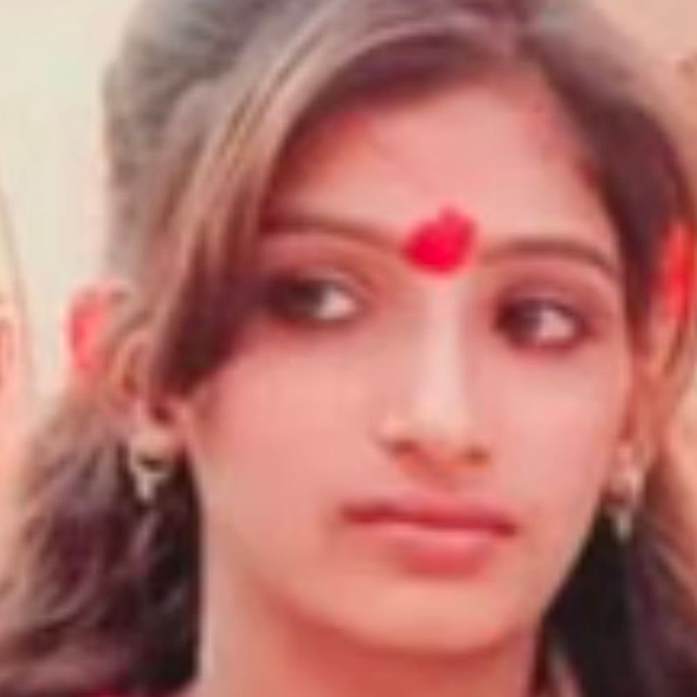 साइबर ठगी की धमकियों से परेशान युवती की मौत:बाराबंकी में कमरे में मिला युवती का शव, पैसों की मांग करने का आरोप