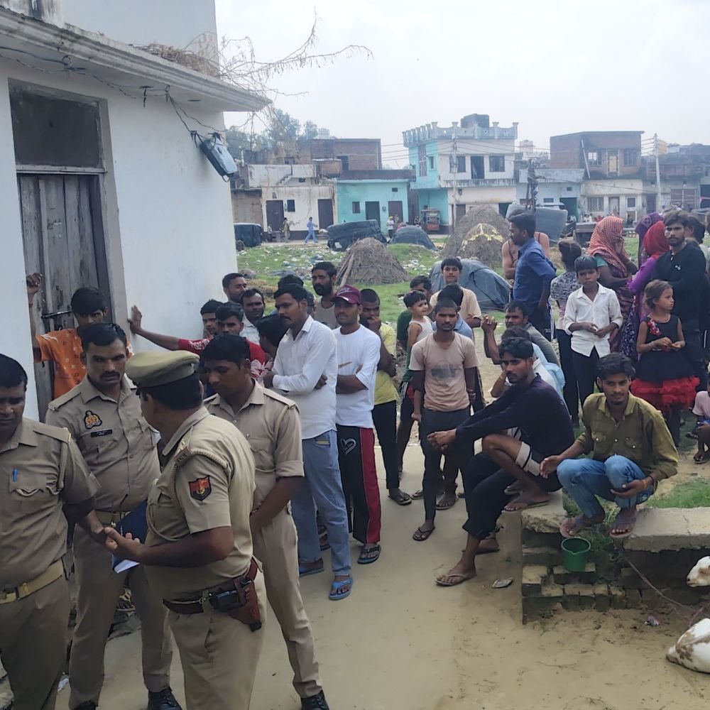 संभल में घर लौटी विवाहिता का फंदे पर मिला शव:9 महीने पहले हुई थी शादी, हिरासत में लेकर पति-ससुर से पूछताछ