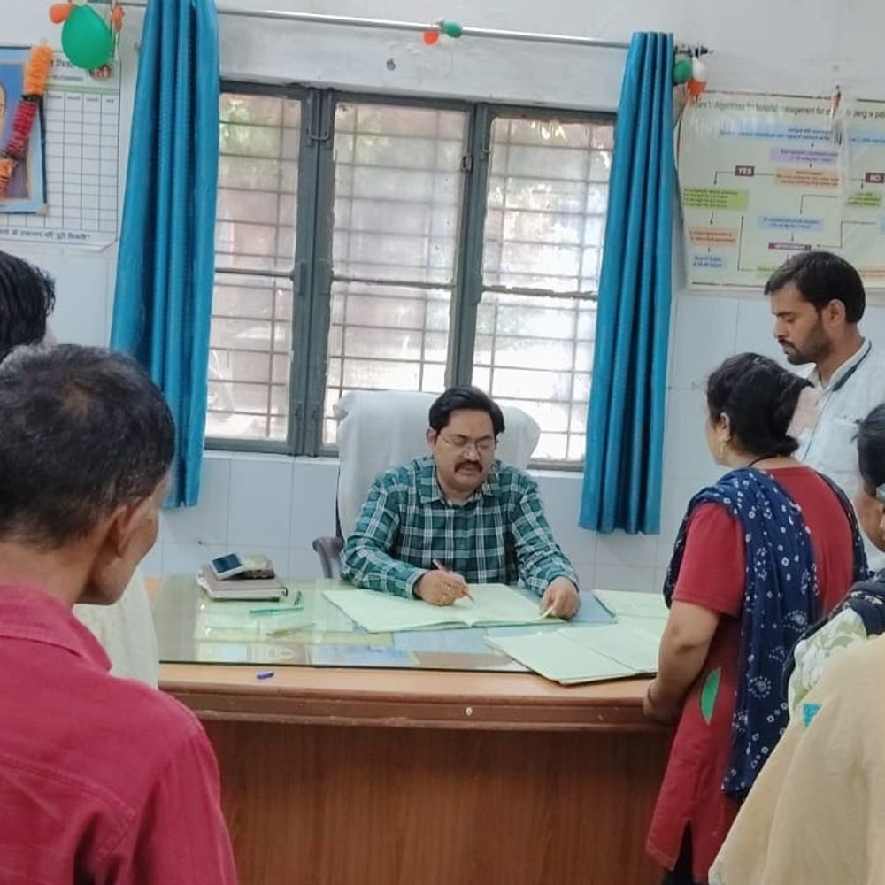 सीएमओ ने स्वास्थ्य केंद्रों का निरीक्षण किया,कई कर्मचारी गायब मिले:जताई नाराजगी, स्पष्टीकरण मांगा और कार्रवाई के निर्देश दिए