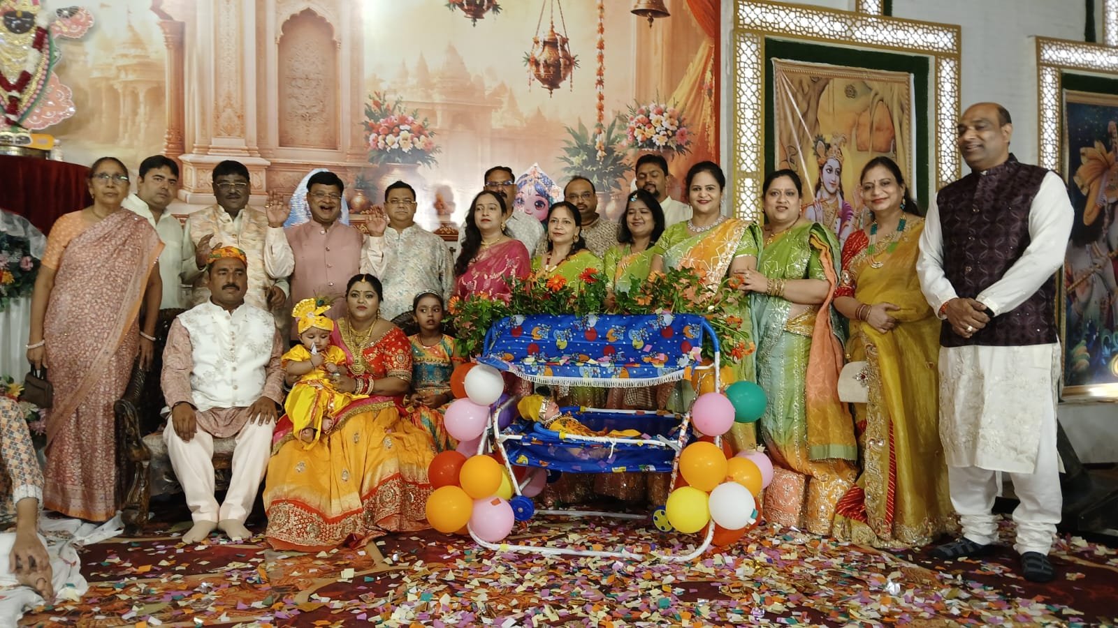 लड्डू गोपाल झूले में झूले, नंदोत्सव की खुशियों में झूमा श्री गिरिराज जी सेवा मंडल परिवार