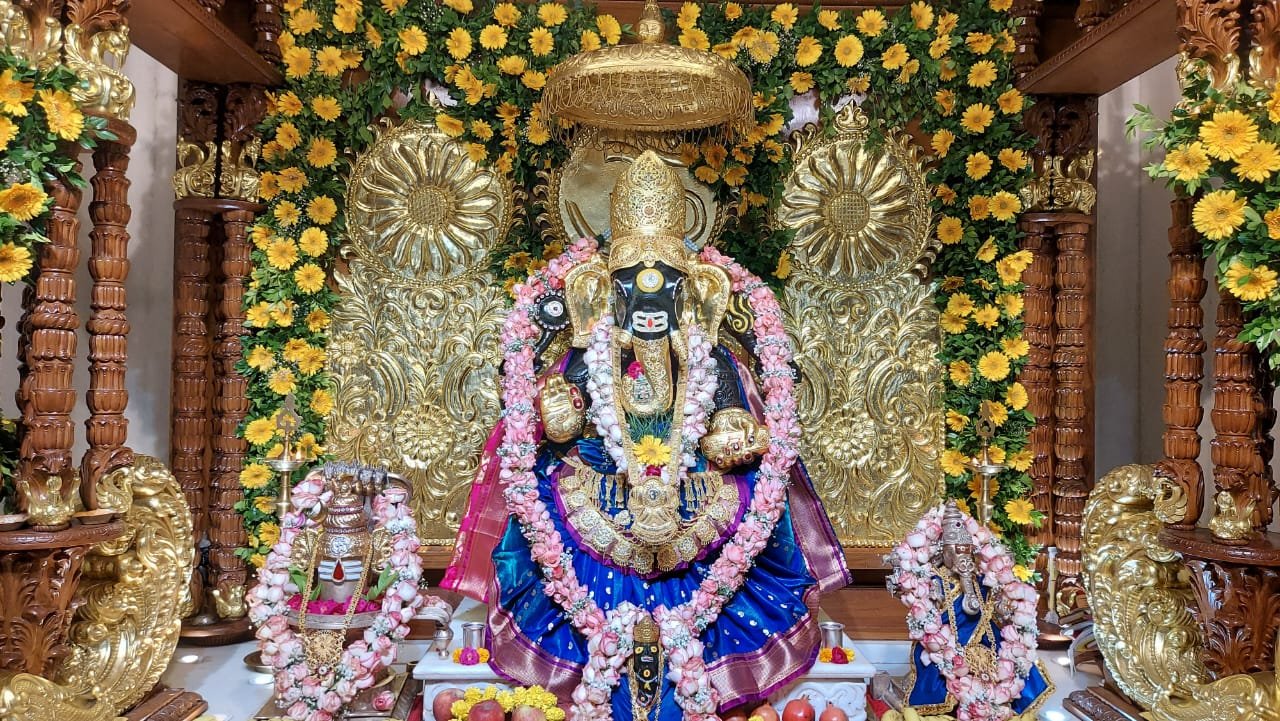 महाभिषेक के साथ शुरू हुआ 12 दिवसीय पंचम गणेश महोत्सव