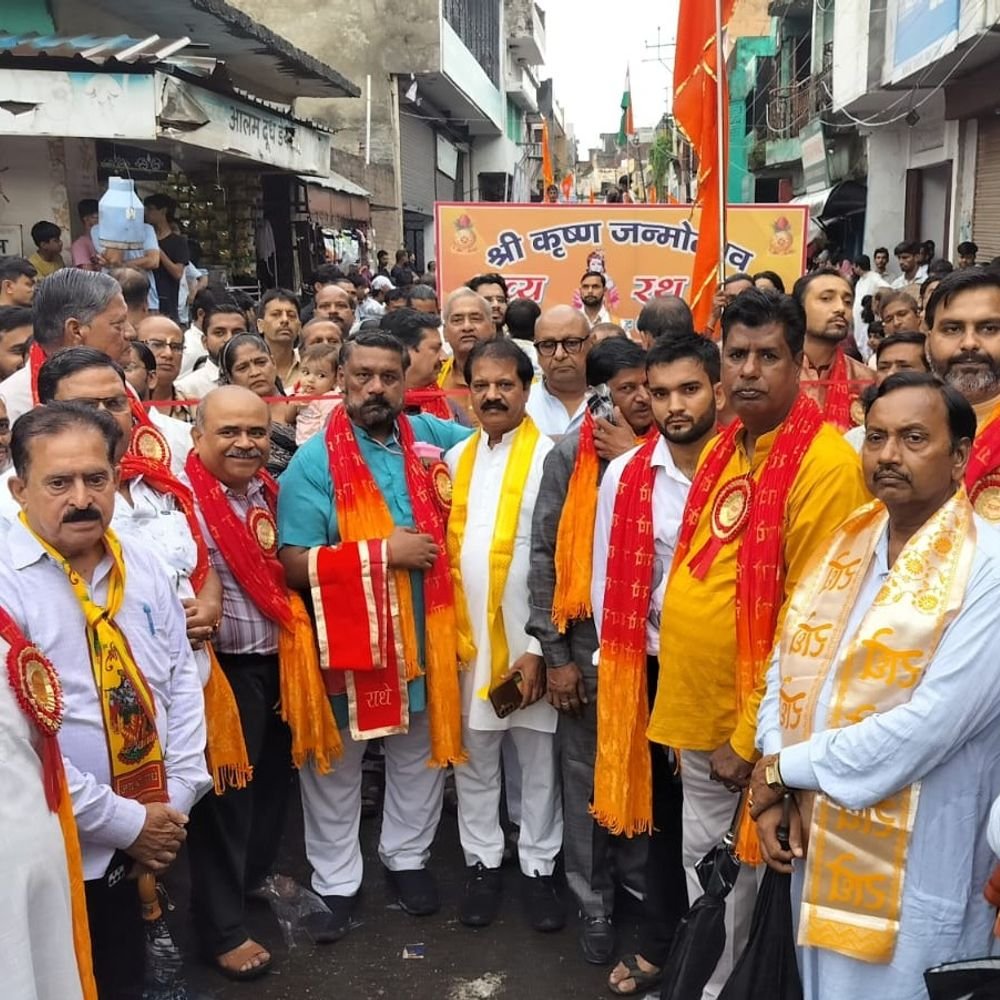 रामपुर में निकली श्रीकृष्ण शोभायात्रा:विधायक ने फीता काटकर किया शुभारंभ, धार्मिक झांकियां बनीं मुख्य आकर्षण