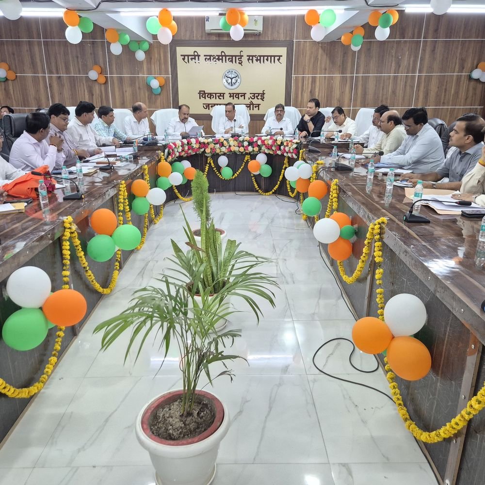 जालौन में 17 सितंबर से शुरू होगा सेवा संकल्प अभियान:12 प्रमुख कार्यक्रम होंगे, डीएम ने अधिकारियों के साथ बैठक कर तैयारियों की समीक्षा की
