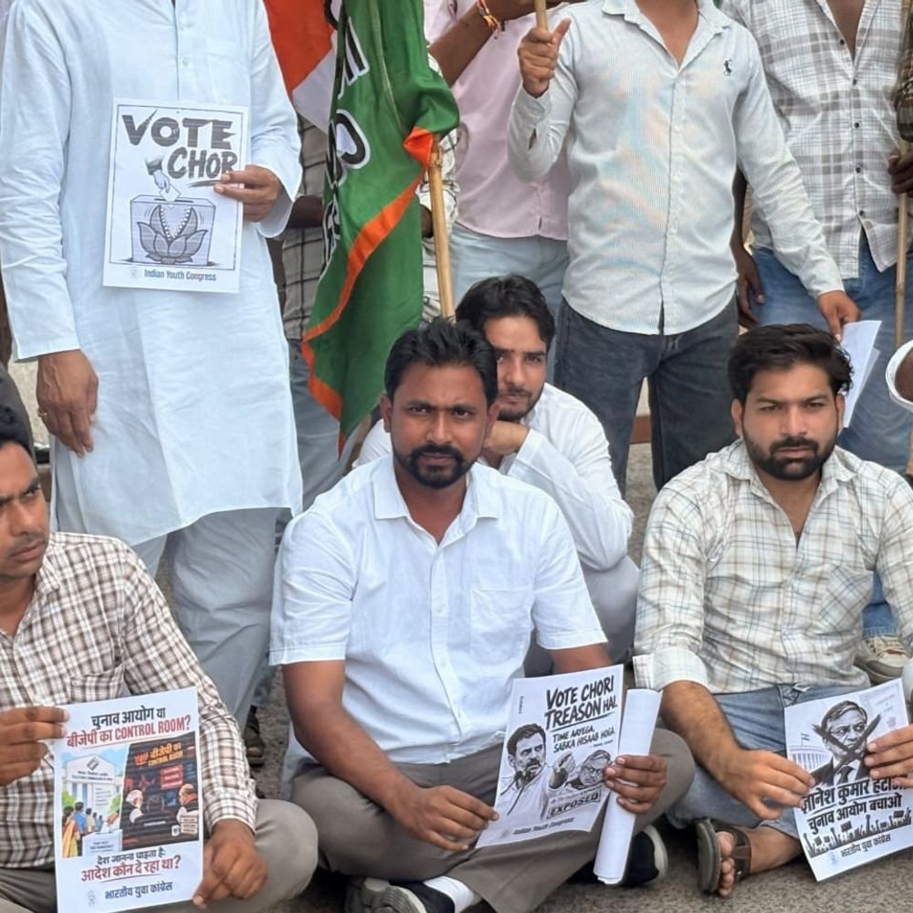 कांग्रेस ने वोट चोरी और पुनरीक्षण पर प्रदर्शन किया:बुलंदशहर में चुनाव आयोग के खिलाफ नारेबाजी कर राष्ट्रपति को ज्ञापन सौंपा