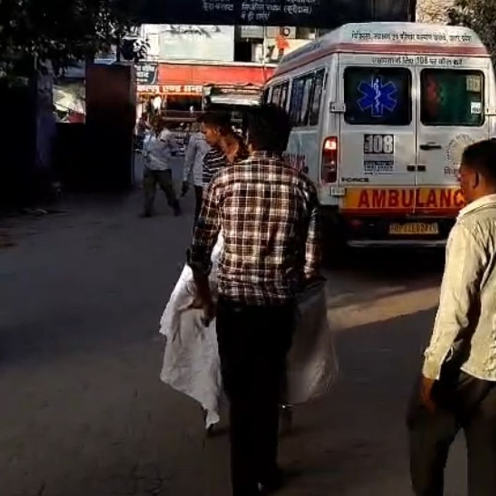 खेत पर पानी लगाते समय युवक को करेंट लगा:एटा में युवक की मौत, खेत पर पानी लगाने के दौरान चपेट में आया