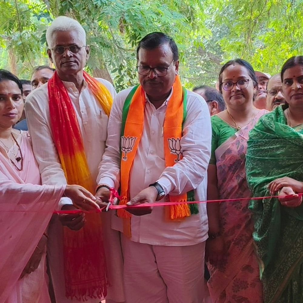 कौशांबी में सेवा संकल्प अभियान विकास प्रदर्शनी शुरू:केंद्र के 12 और यूपी सरकार के 10 साल की जनकल्याणकारी योजनाओं की जानकारी