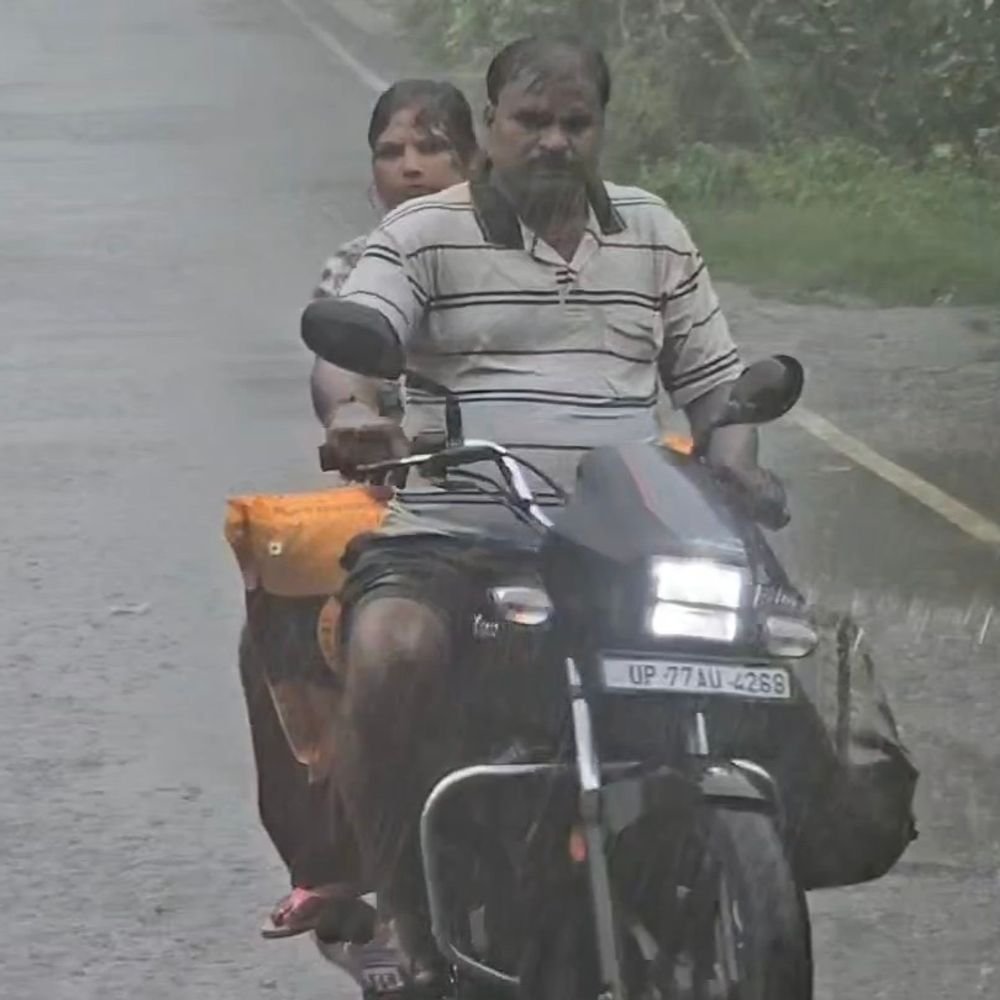 कानपुर देहात में एक घंटे तेज बारिश:ओवरब्रिज के नीचे जुटी भीड़, पुलिस-प्रशासन की गाड़ियां भी रुकीं; गर्मी से मिली राहत