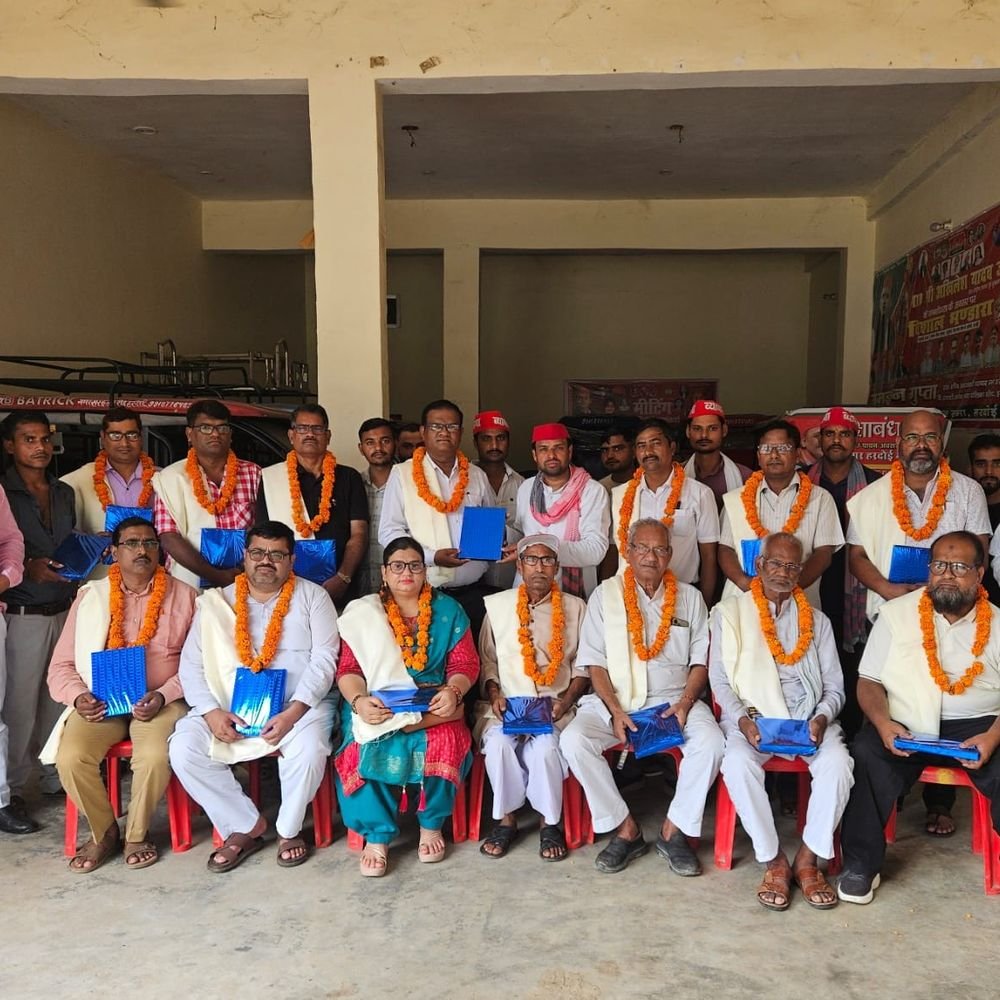 हरदोई में सपा ने 51 शिक्षकों को किया सम्मानित:शिक्षक दिवस की पूर्व संध्या पर आयोजन, रामज्ञान बोले- शिक्षक राष्ट्र का सच्चा निर्माता