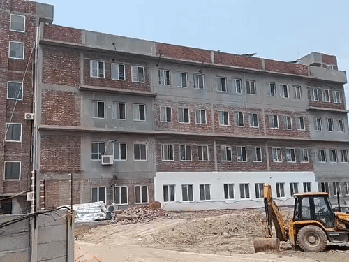 साहीन एकेडमी में बच्चों का ‘विद्रोह’:अलीगढ़ के निजी स्कूल के हॉस्टल की बदहाली पर सड़क पर उतरे छात्र, शरीर पर चकत्ते और इंफेक्शन की शिकायत, वार्डन निलंबित