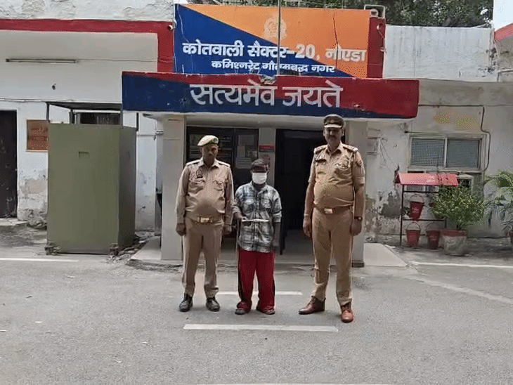 नोएडा में महिला को मारा चाकू:पुलिस ने आरोपी को किया गिरफ्तार, भागने की फिराक में था, चाकू किया बरामद
