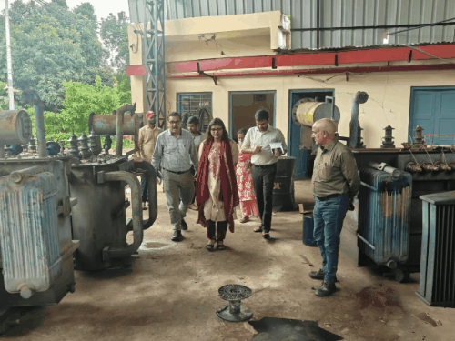 बिजली फाल्ट पर केस्को MD का निरीक्षण:बारिश में गिरे पोल और ट्रांसफार्मर को तेजी से ठीक करने के निर्देश, बोलीं- टीम 24 घंटे एक्टिव रहे