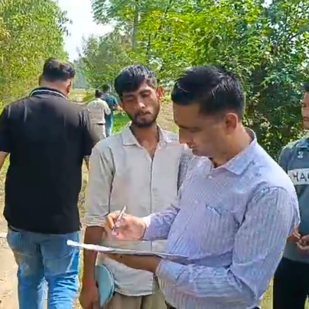 संभल में सरकारी जमीन की पैमाइश, हटाया गया कब्जा:छह लेखपालों की टीम ने की जांच, पुलिस बल की रही तैनाती