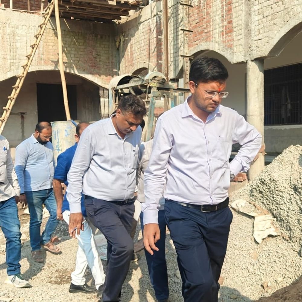 डिग्री कॉलेज के निर्माण में देरी पर भड़के नगर आयुक्त:ठेकेदार को नोटिस जारी करने के निर्देश, बोले देरी हुई तो फर्म ब्लैक लिस्ट होगी