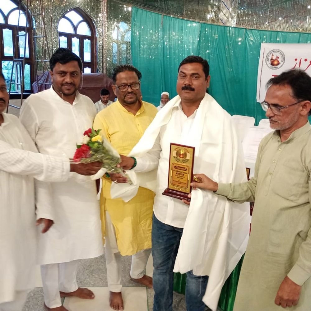 सुल्तानपुर में टीएमटी परीक्षा सम्मान समारोह:हुसैनी शिया वेलफेयर एसोसिएशन का आयोजन, मेधावी बच्चों संग समाजसेवियों को पुरस्कार