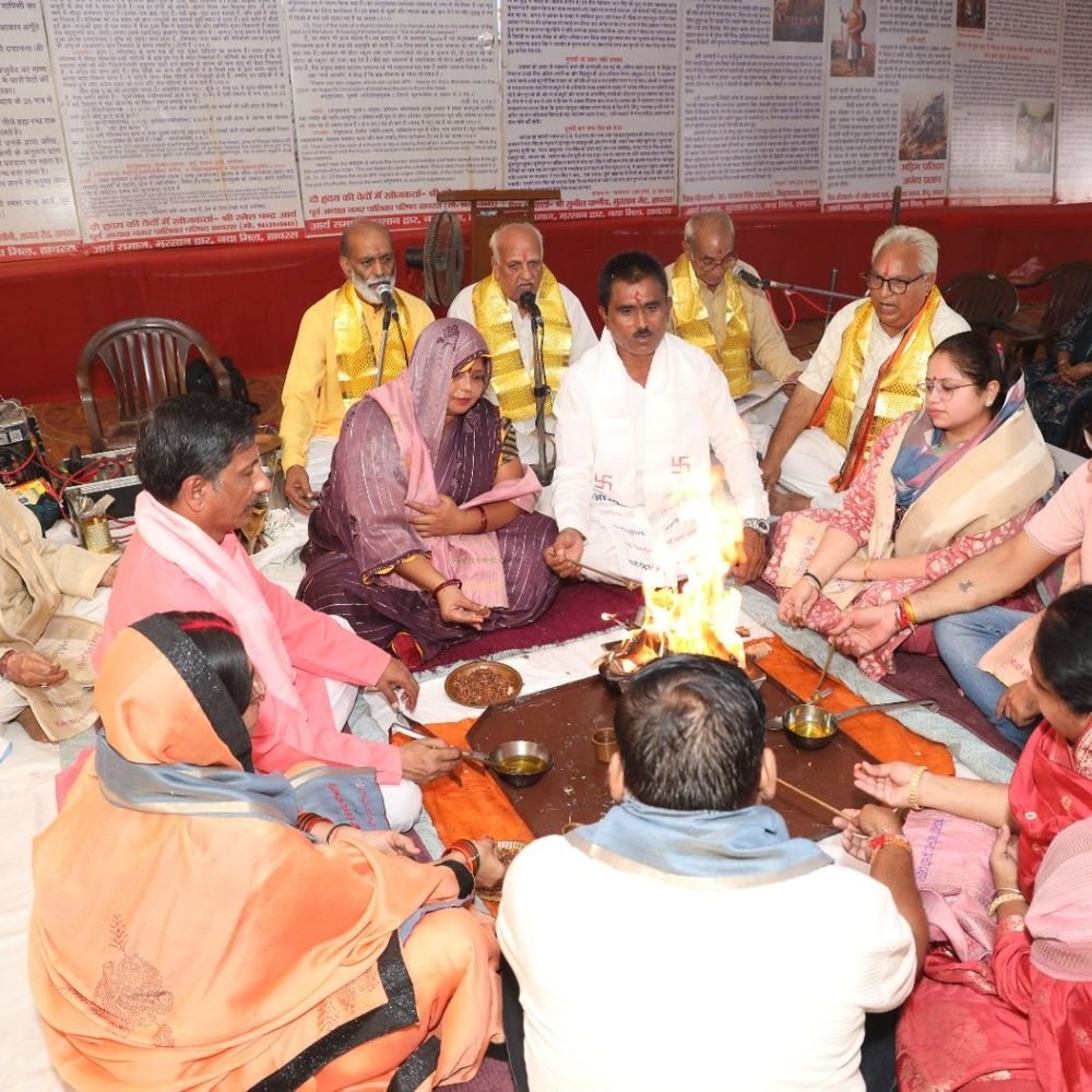 हाथरस में आर्य समाज का अनुष्ठान:ब्रह्मचारियों ने योगासन का प्रदर्शन किया; स्वामी स्वदेश ने संगठन के विस्तार पर दिया जोर