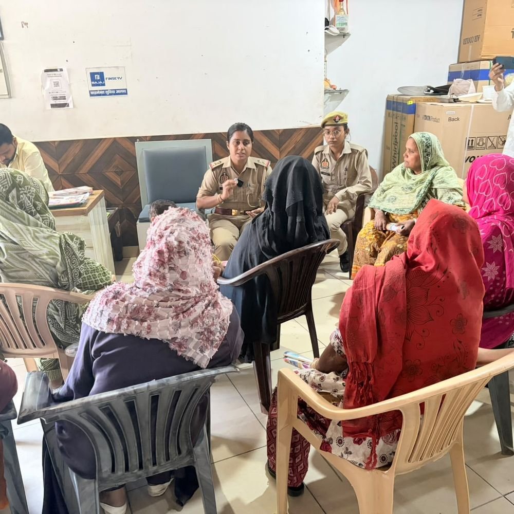 मिशन शक्ति टीम ने सुनी एसिड अटैक पीड़िताओं की समस्याएं:मुजफ्फरनगर में जागरूकता कार्यक्रम, मदद का भरोसा दिया