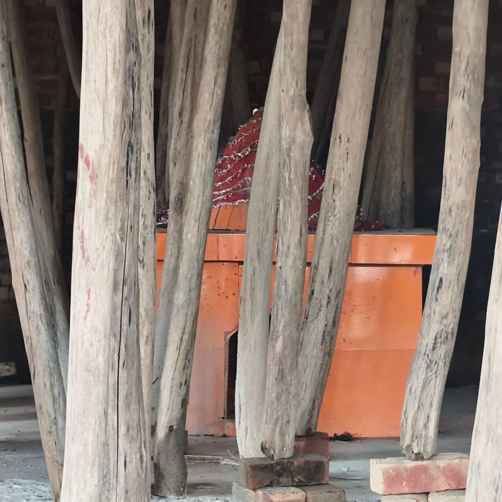 संभल में मदरसे में निर्माण को लेकर विवाद:धार्मिक स्थल का स्वरूप बदलने का आरोप, पुलिस ने काम रुकवाया